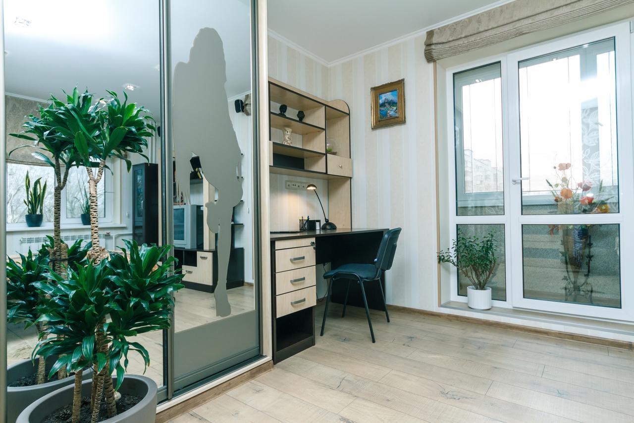 Apartment On Sevastopolska Square Киев Экстерьер фото